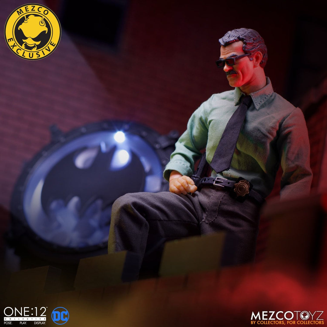 Mezco Toyz One:12 Collective DC Comics – Commissioner Jim Gordon and B